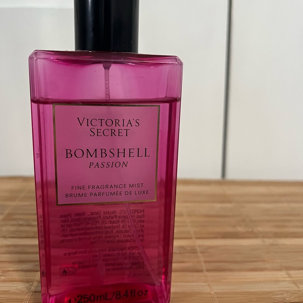 Victoria's Secret Bombshell Passion Fragrance Mist - Vibrant Pink